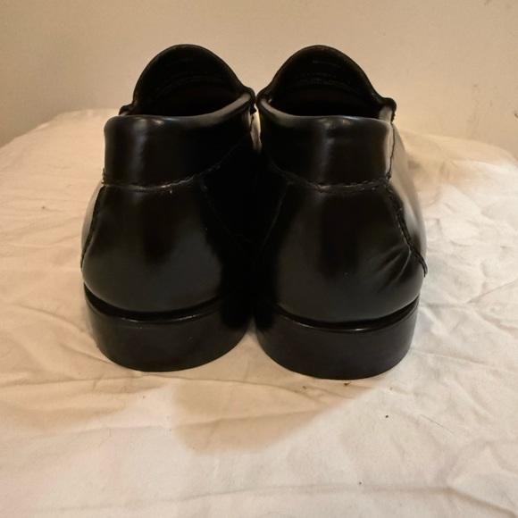 G.H. Bass & Co. Whitney Black Loafers - Picture 4 of 16